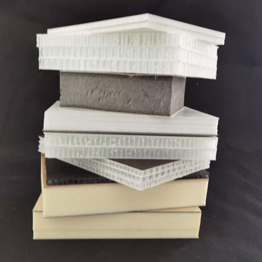 使用熱(rè)塑蜂窩闆/蜂窩(wo)三明治闆優勢(shi)有哪些？