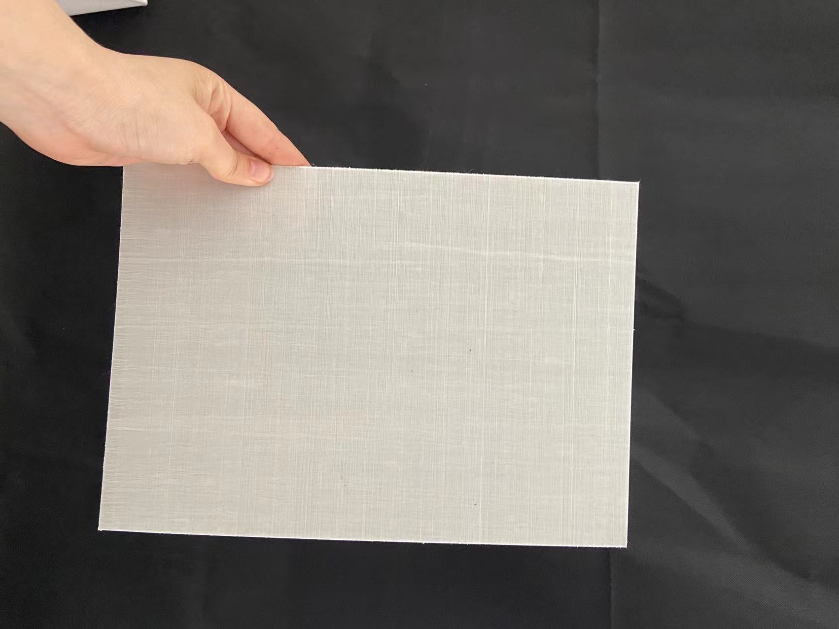 CFRT材料咨訊：熱塑(sù)性複合材料在(zai)軌道交通和汽(qi)車産業中的應(ying)用前景廣闊